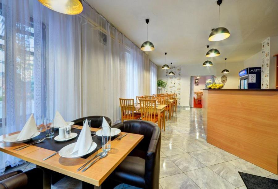 Hotel Hvezda Bruntal Exterior photo